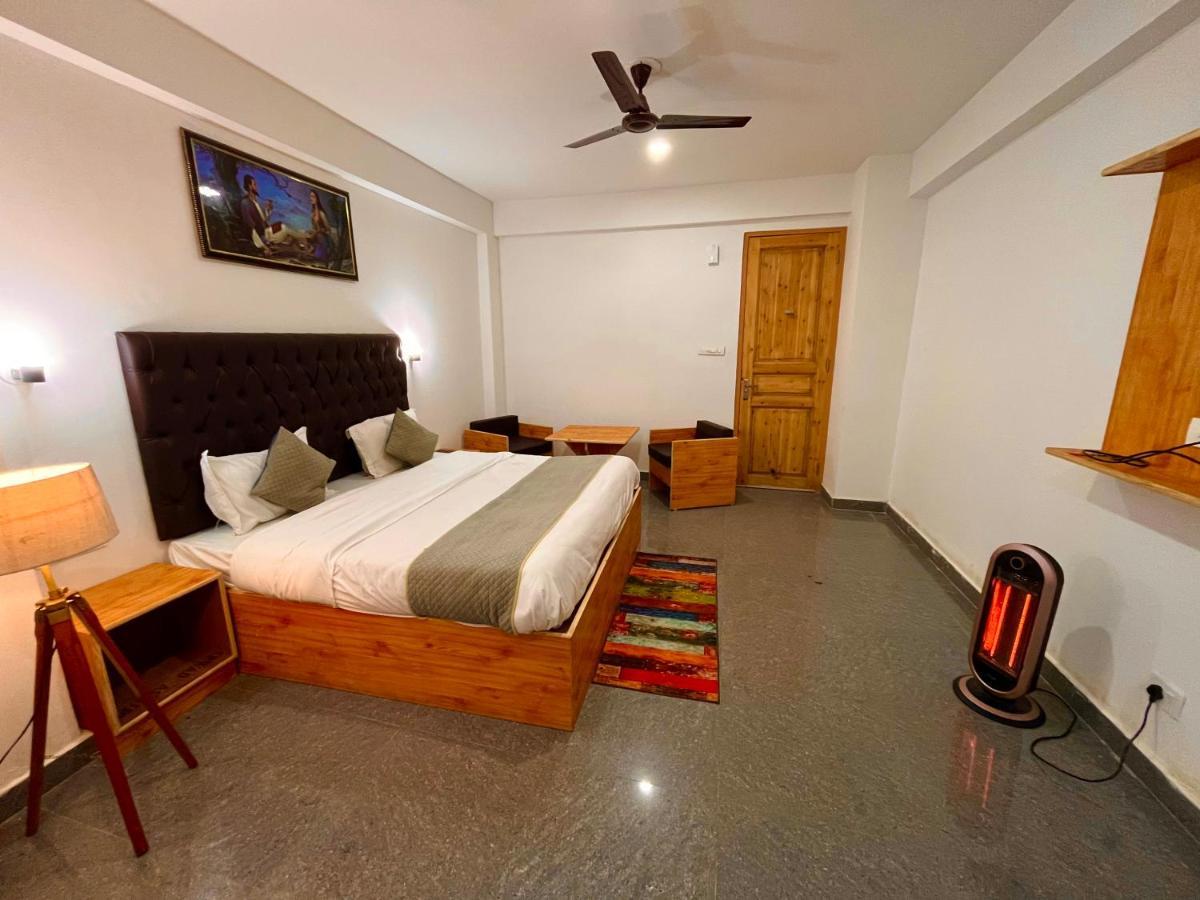 Hotel Beas River Retreat - A Riverside Hotel With Balcony Manāli Exteriör bild