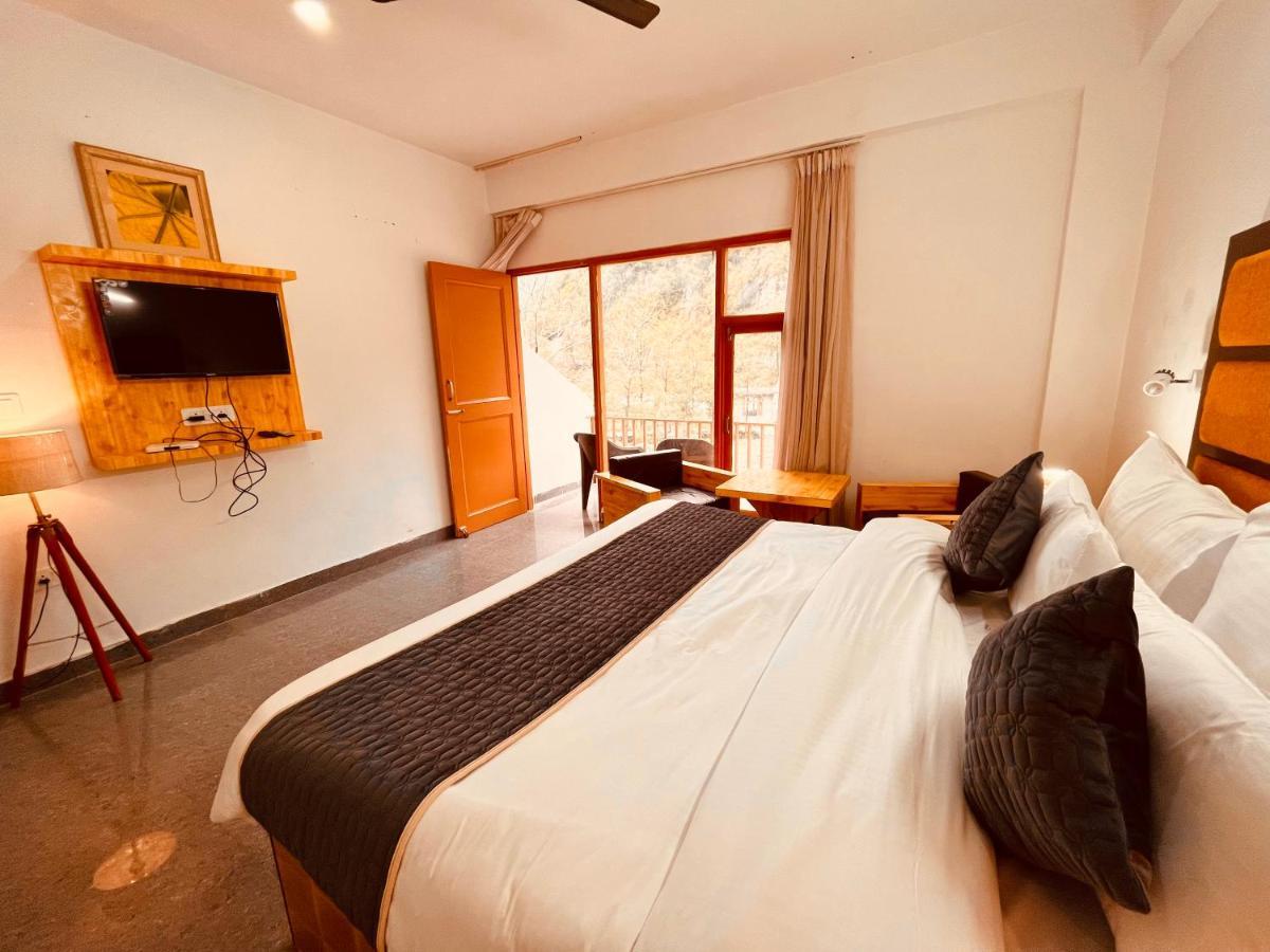 Hotel Beas River Retreat - A Riverside Hotel With Balcony Manāli Exteriör bild