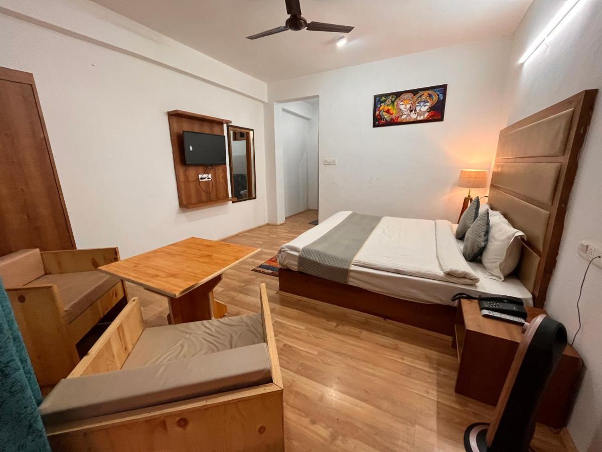 Hotel Beas River Retreat - A Riverside Hotel With Balcony Manāli Exteriör bild